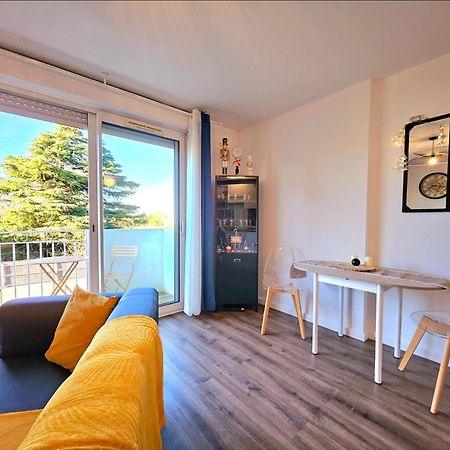 Appartement Residentiel Avec Parking/Proche Centre Angouleme Luaran gambar