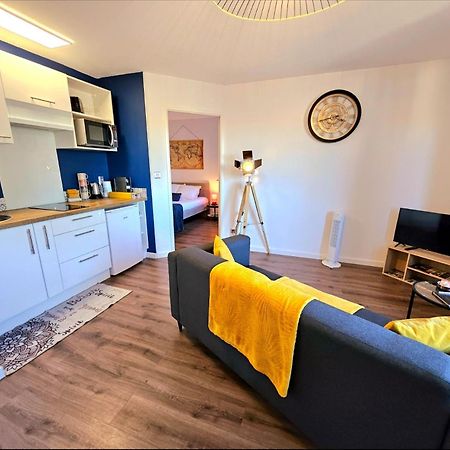 Appartement Residentiel Avec Parking/Proche Centre Angouleme Luaran gambar