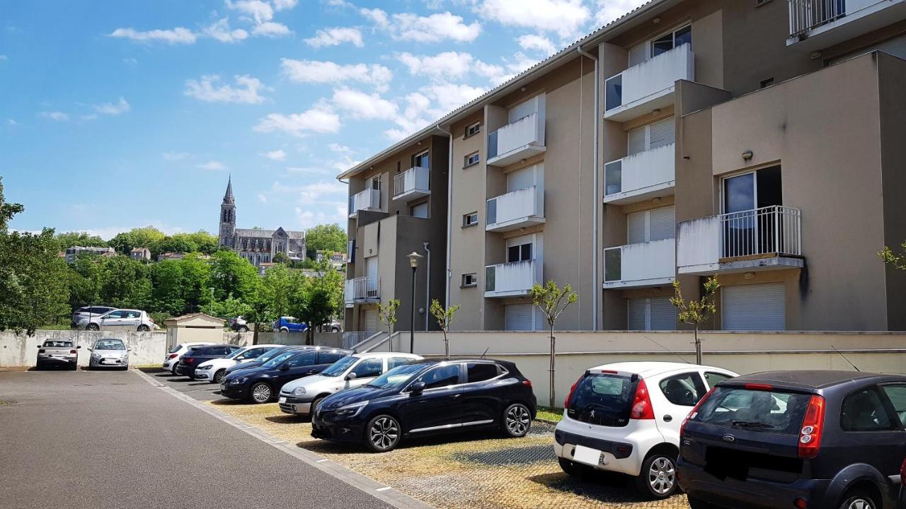 Appartement Residentiel Avec Parking/Proche Centre Angouleme Luaran gambar