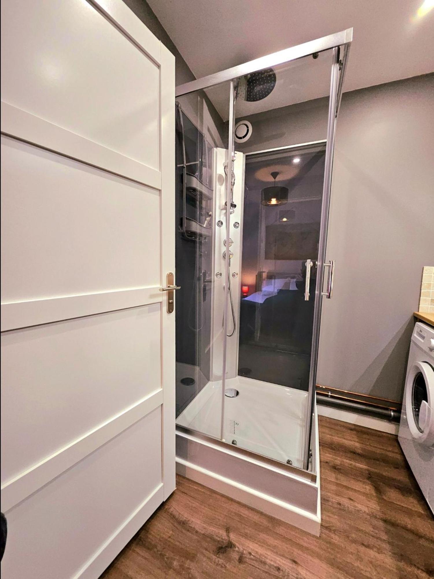 Appartement Residentiel Avec Parking/Proche Centre Angouleme Luaran gambar