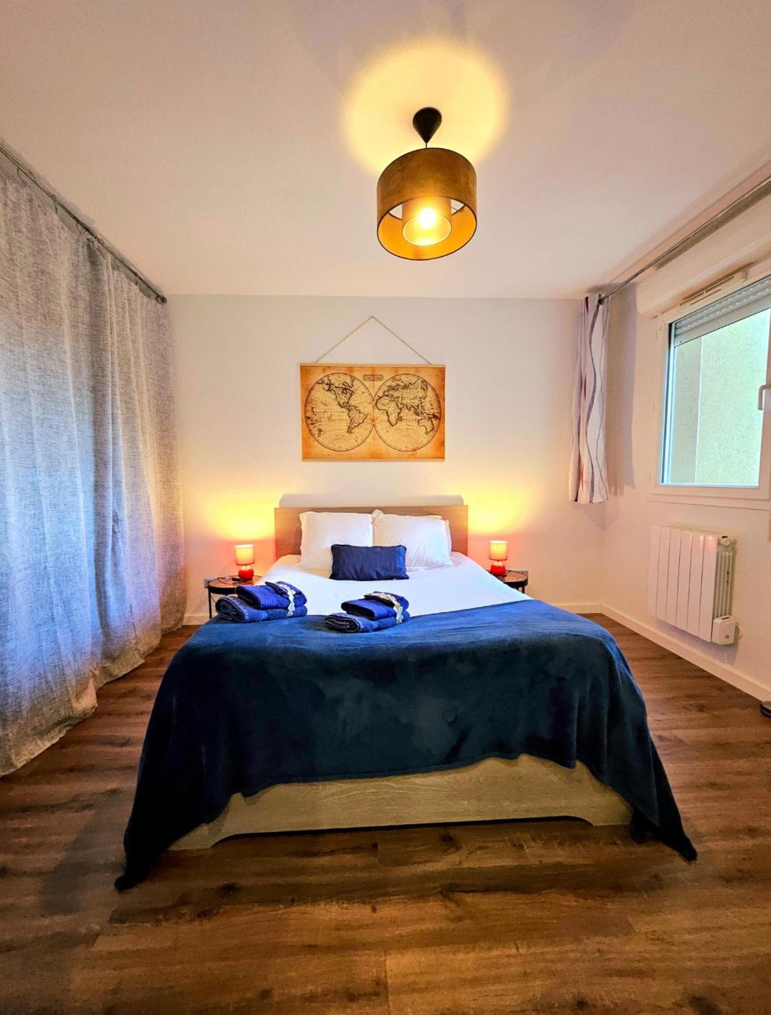 Appartement Residentiel Avec Parking/Proche Centre Angouleme Luaran gambar