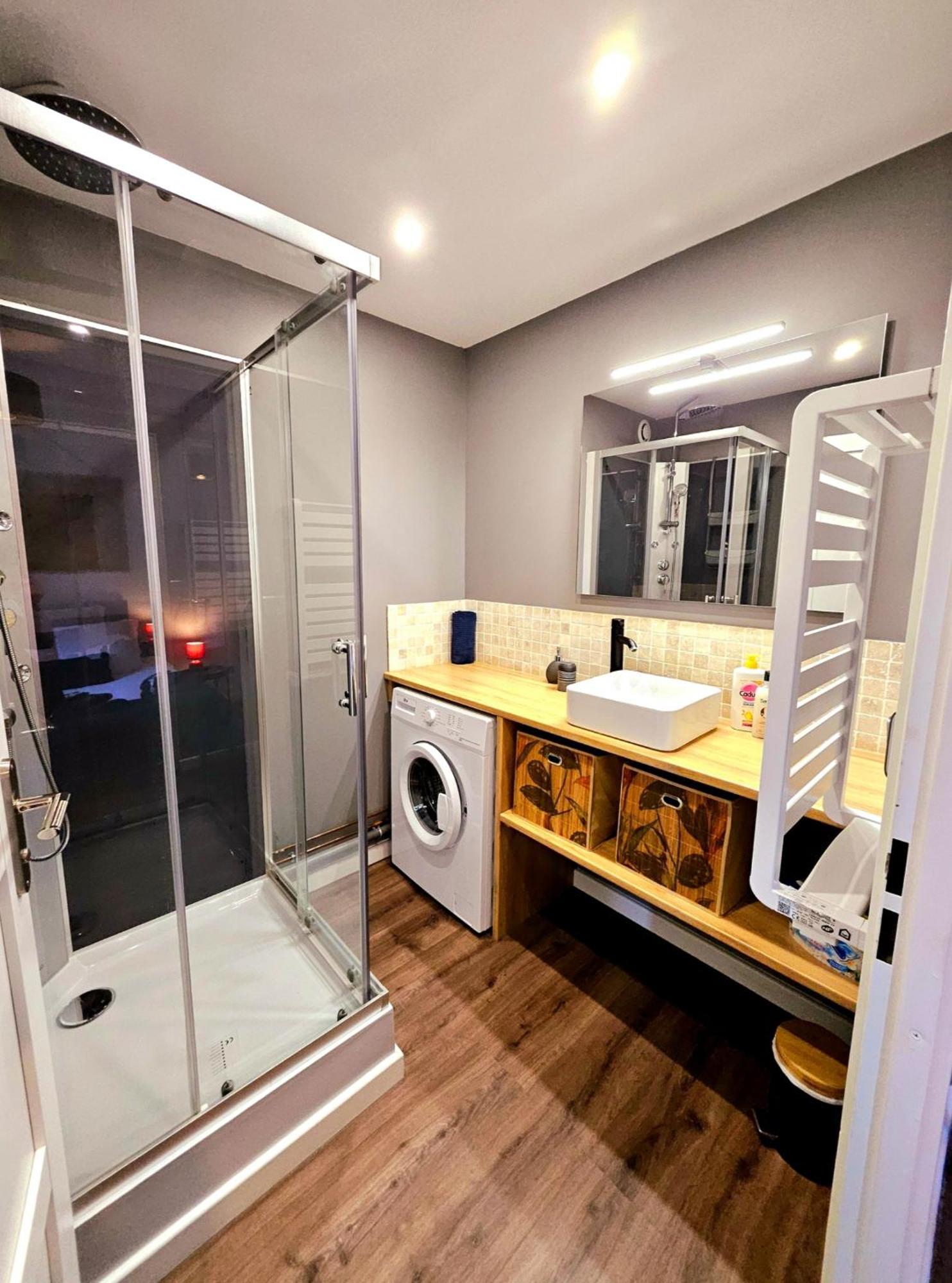 Appartement Residentiel Avec Parking/Proche Centre Angouleme Luaran gambar