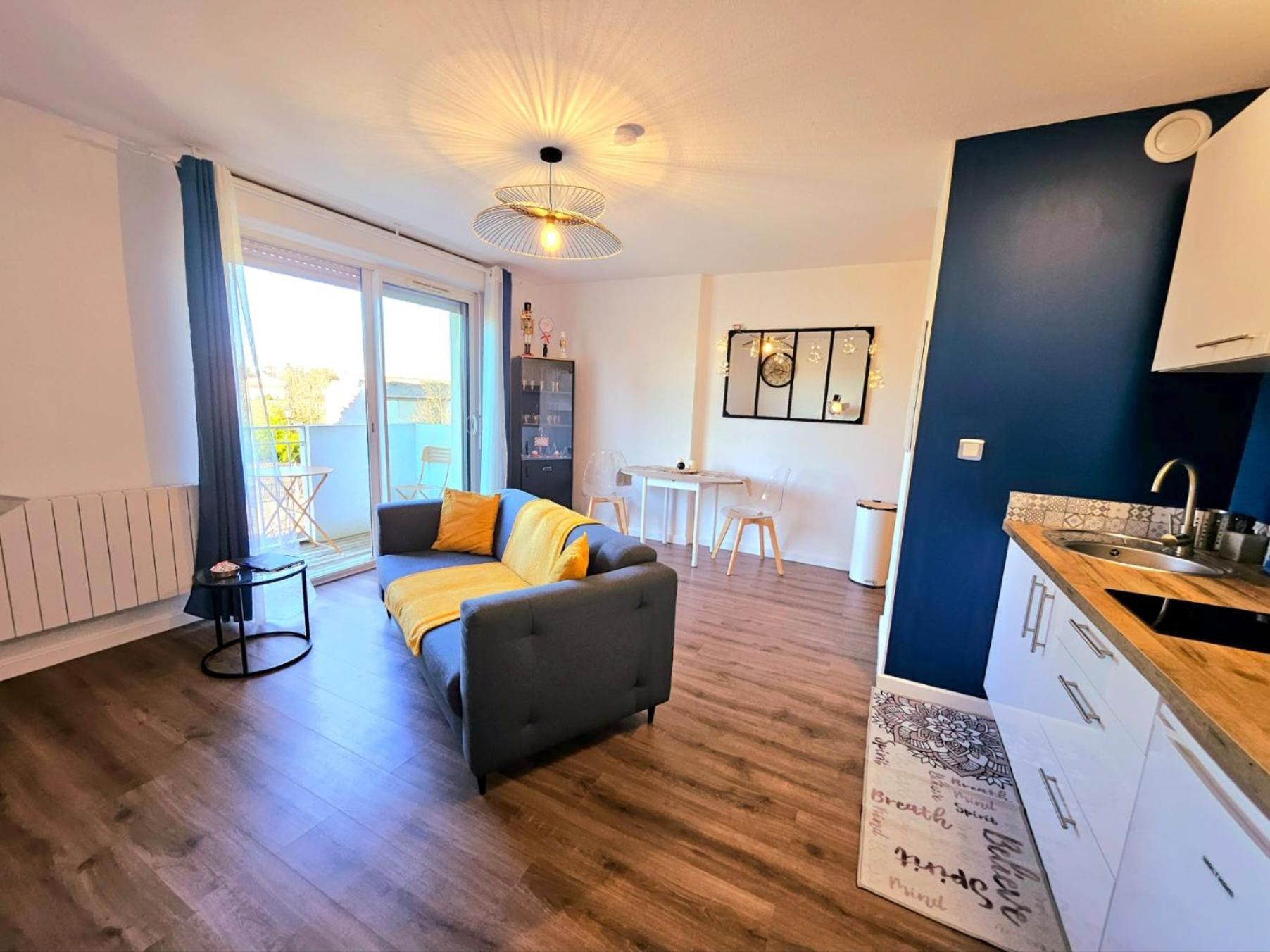 Appartement Residentiel Avec Parking/Proche Centre Angouleme Luaran gambar