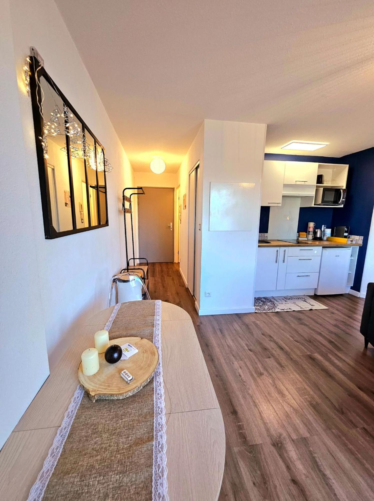Appartement Residentiel Avec Parking/Proche Centre Angouleme Luaran gambar